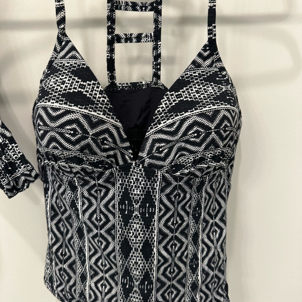 La Blanca Black and White Graphic suit: Bustier tankini and matching bottoms